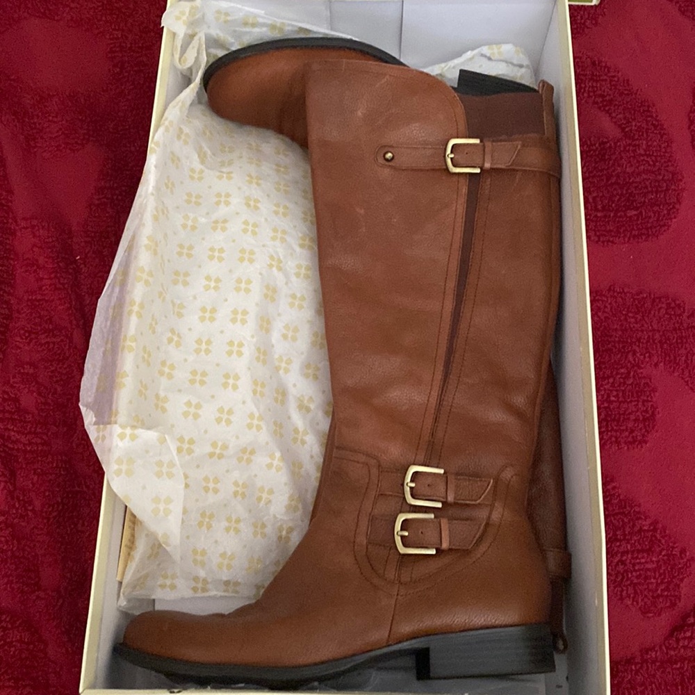 Women’s brown knee-high boots